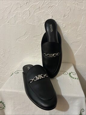 Michael Kors Womens Black Leather Tiffanie Leather Mule 
Like New Condition